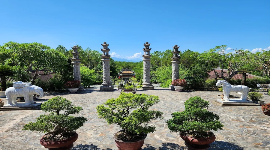 den-huyen-tran-cong-chua-1