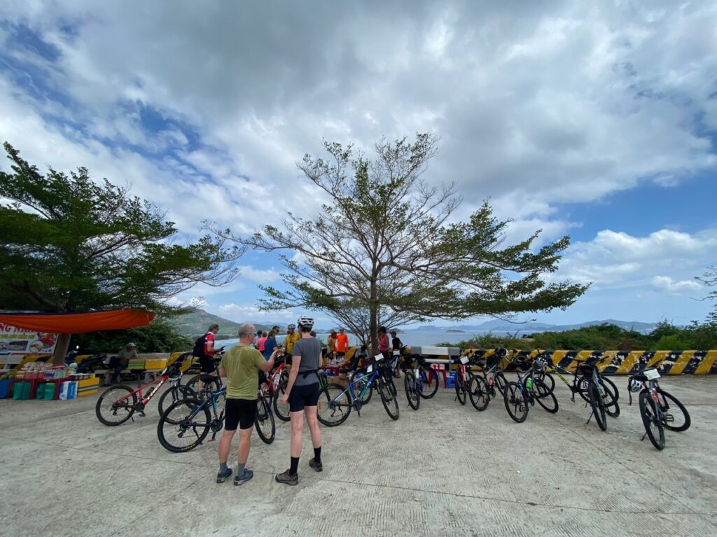 Trải nghiệm đạp xe và tham quan các điểm đến