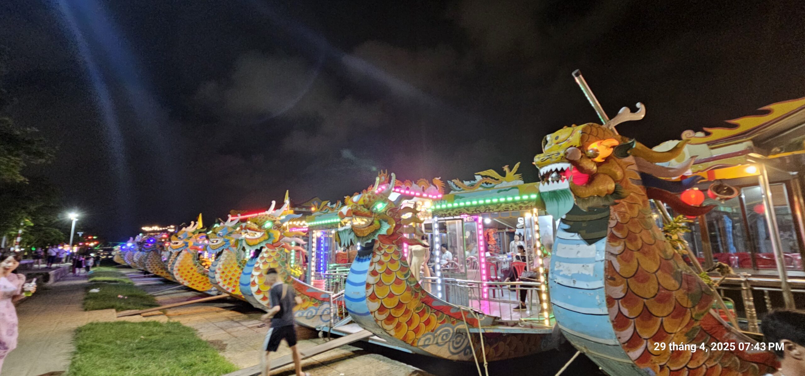 ben-thuyen-toa-kham (12)